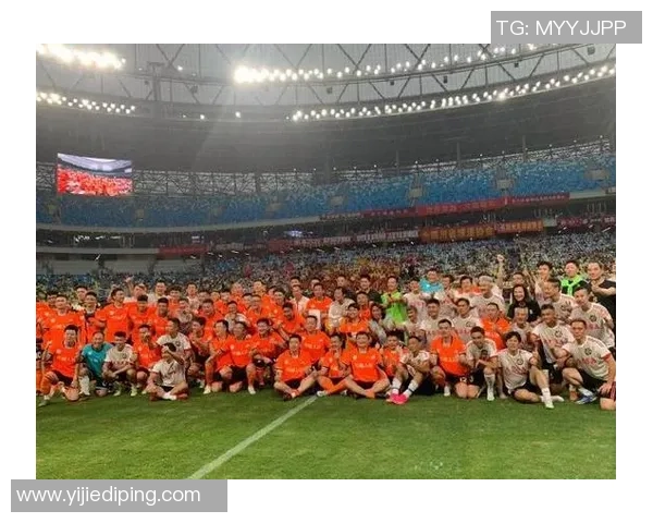 香港足球明星队与成都车队的精彩对决引发球迷热烈期待